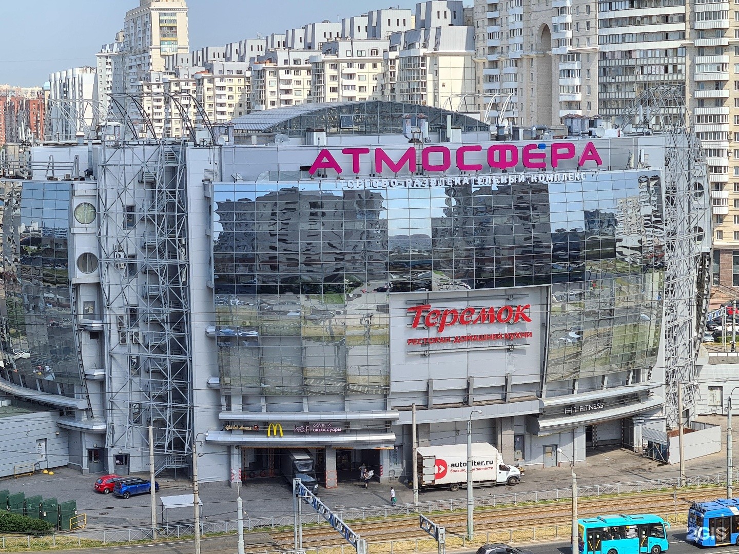 Парковка в ТРК «Атмосфера»